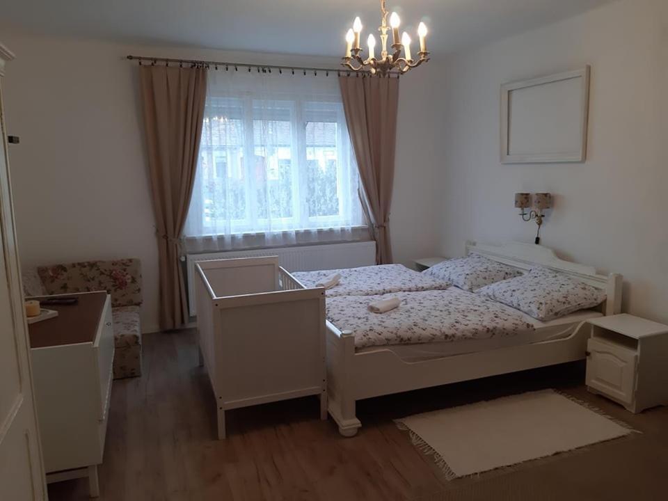 Апартаменты Edina Vintage Vendeghaz Мошонмадьяровар Экстерьер фото