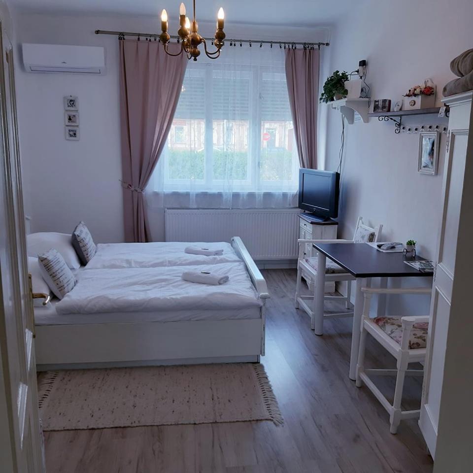 Апартаменты Edina Vintage Vendeghaz Мошонмадьяровар Экстерьер фото