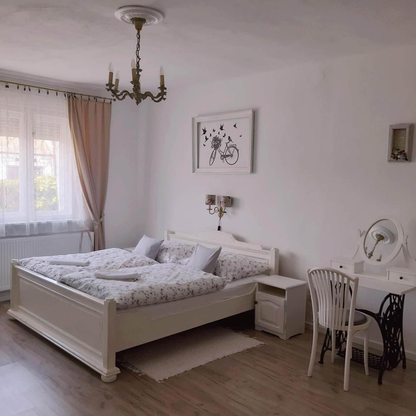 Апартаменты Edina Vintage Vendeghaz Мошонмадьяровар Экстерьер фото
